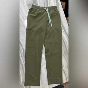 STUNNING Jaanuu Scrubs